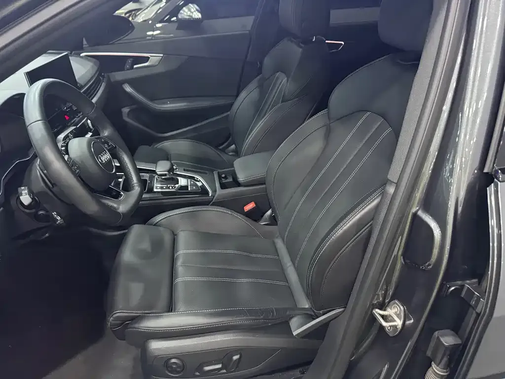 Audi A4L 2023 из CN, фото 2