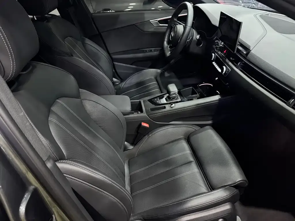 Audi A4L 2023 из CN, фото 10