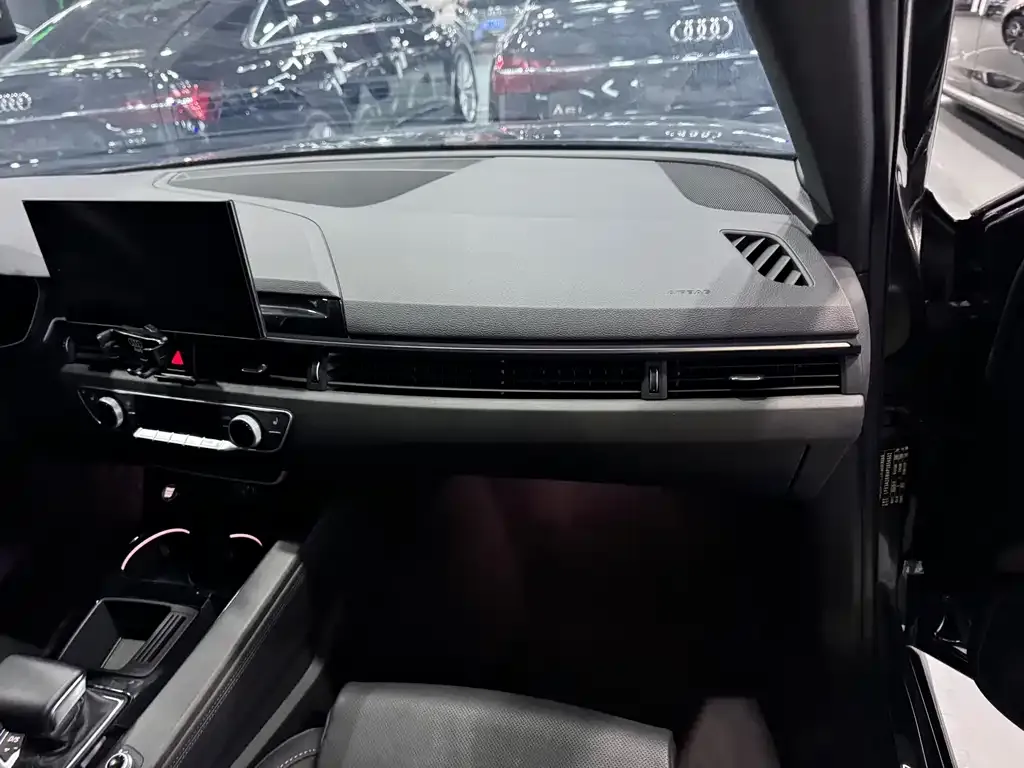 Audi A4L 2023 из CN, фото 9