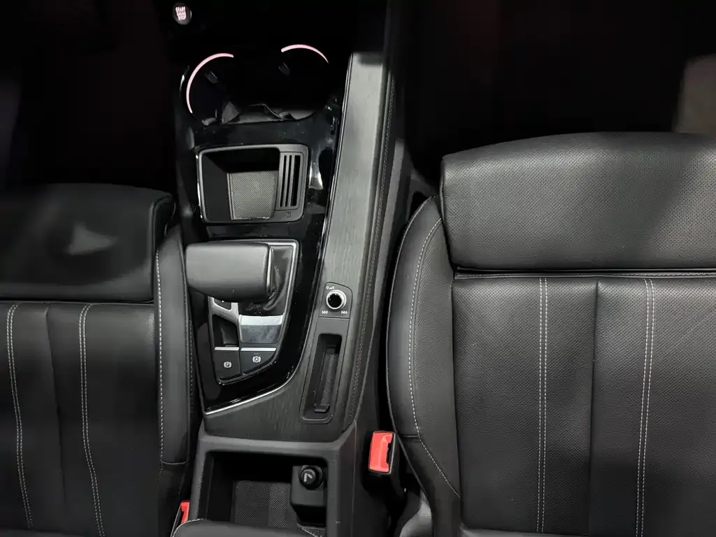 Audi A4L 2023 из CN, фото 5