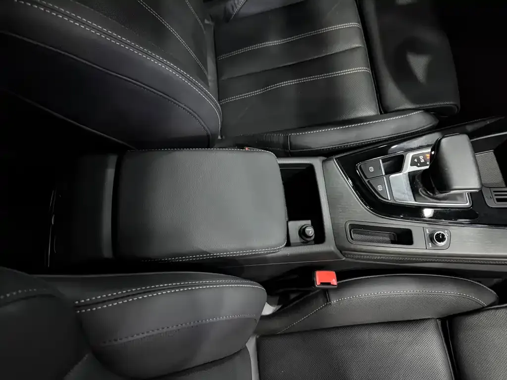 Audi A4L 2023 из CN, фото 6