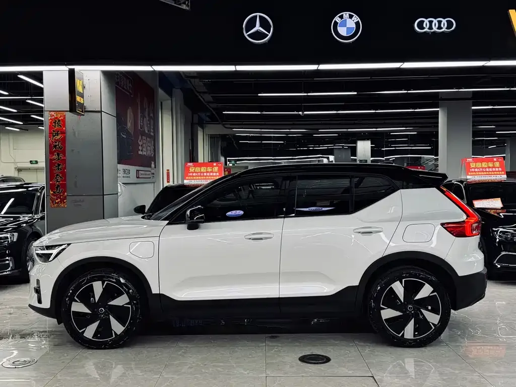 Volvo XC40 NEV — фото 6