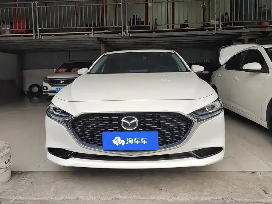 Mazda 3 Axela 2023 из CN, фото 10