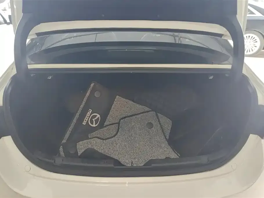 Mazda 3 Axela 2023 из CN, фото 8