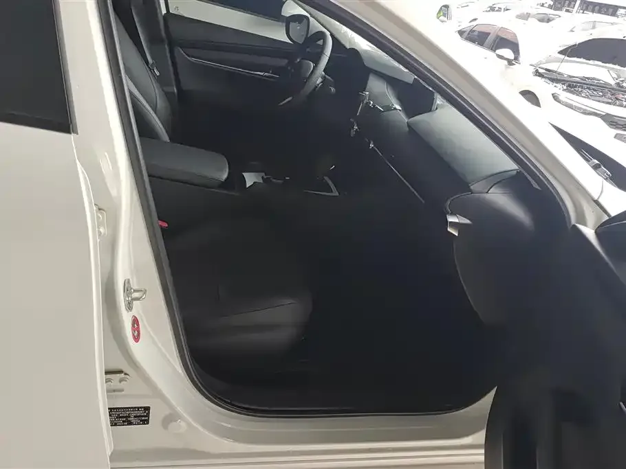 Mazda 3 Axela 2023 из CN, фото 2