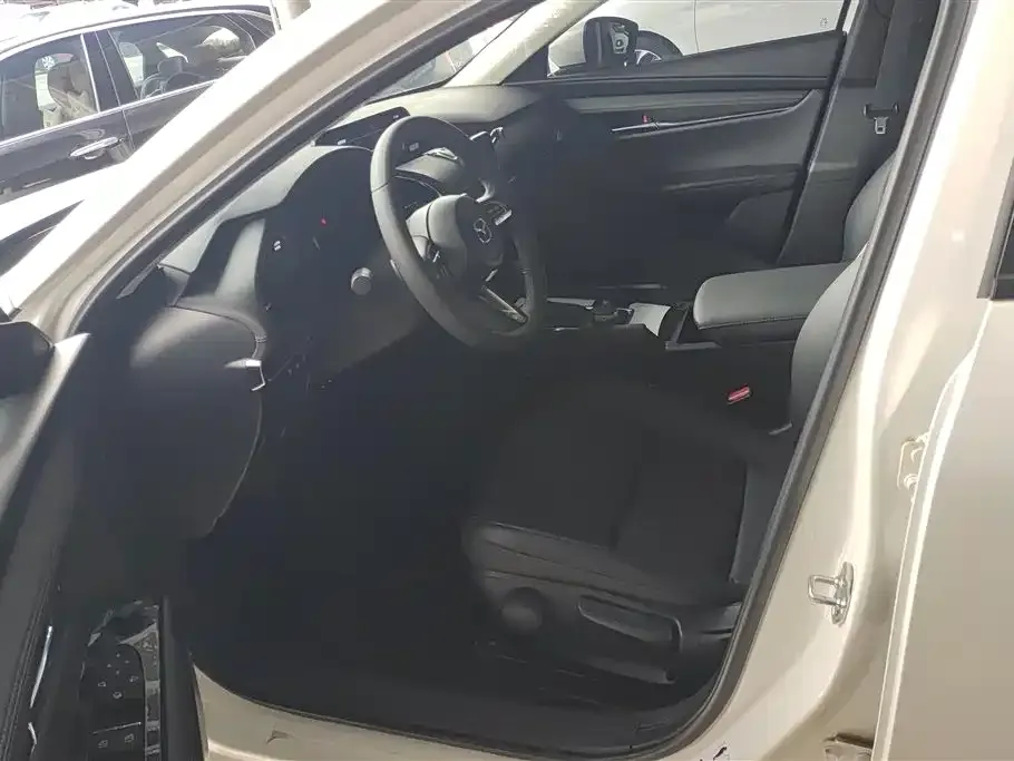 Mazda 3 Axela 2023 из CN, фото 5