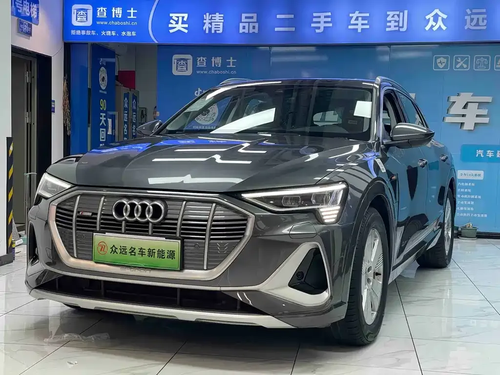 Audi e-tron — фото 1