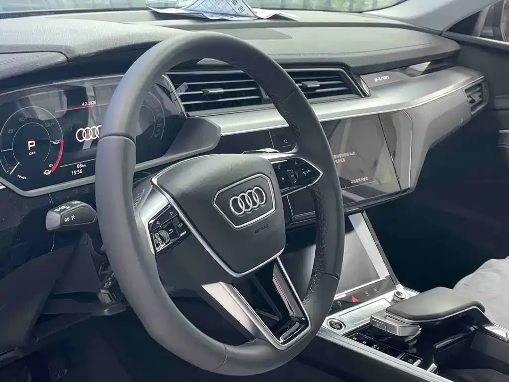 Audi e-tron — фото 2