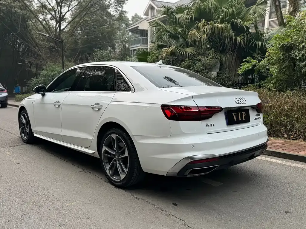 Audi A4L 2021 из CN, фото 7