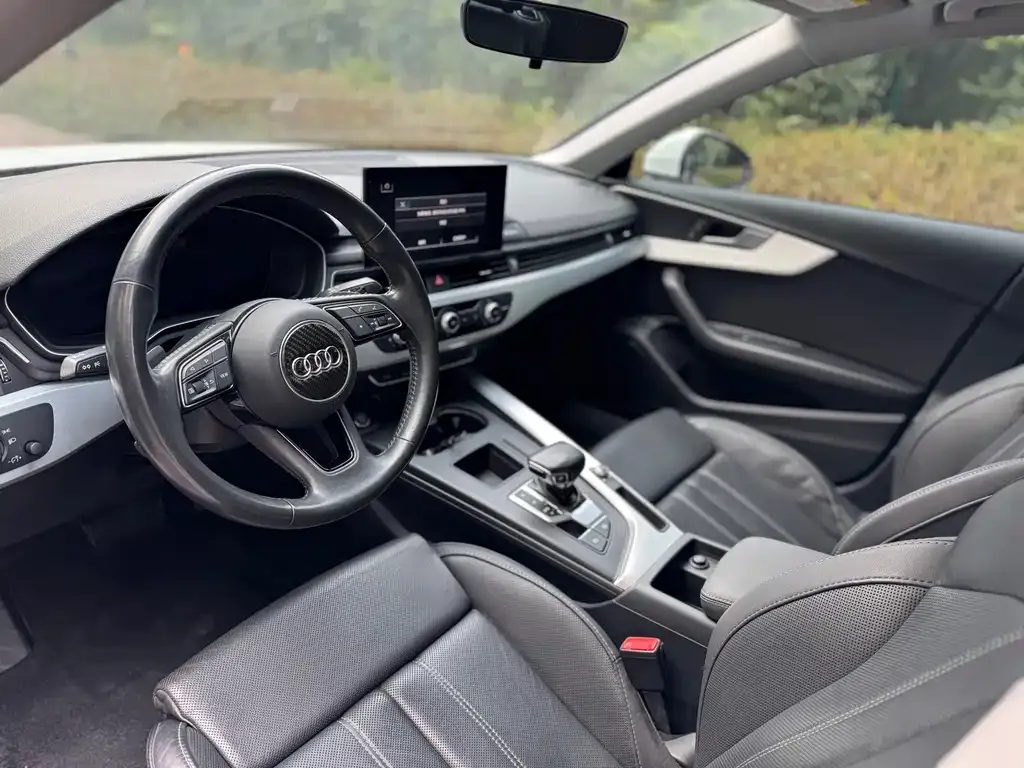 Audi A4L 2021 из CN, фото 5