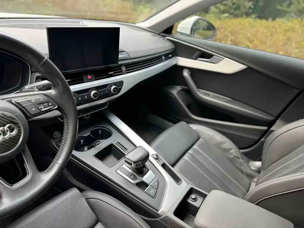 Audi A4L 2021 из CN, фото 3