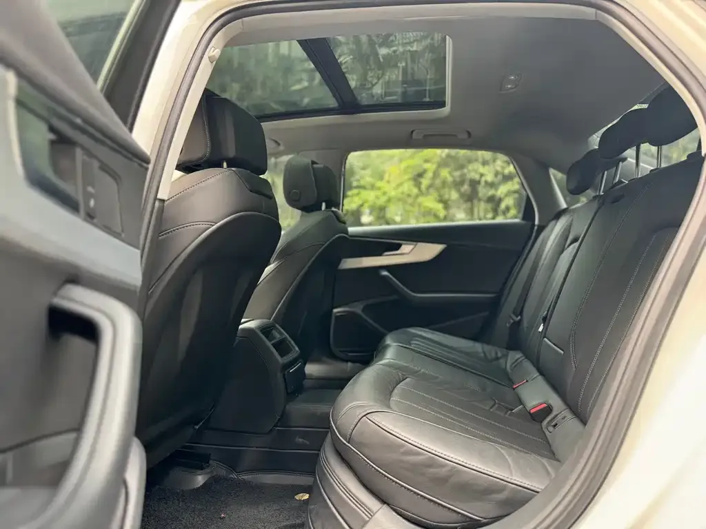 Audi A4L 2021 из CN, фото 6