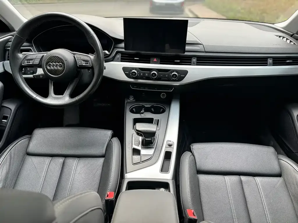 Audi A4L 2021 из CN, фото 9