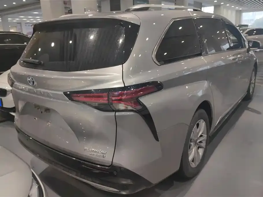 Toyota Sienna — фото 9