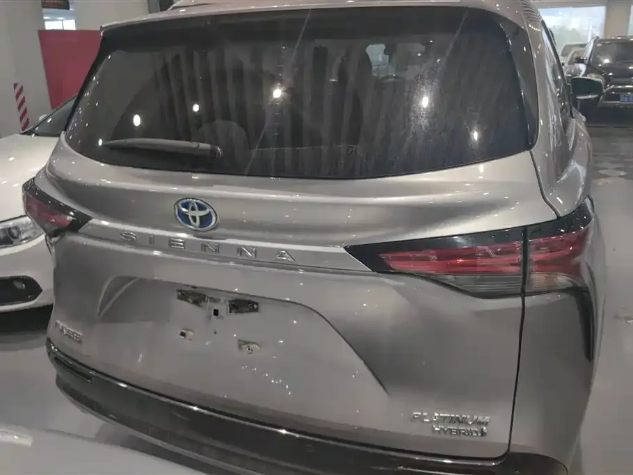 Toyota Sienna — фото 4