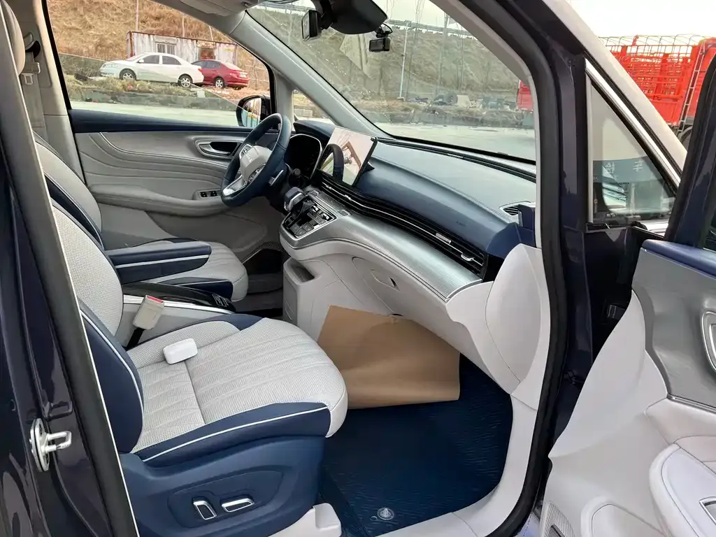Roewe iMAX8 2022 из CN, фото 3