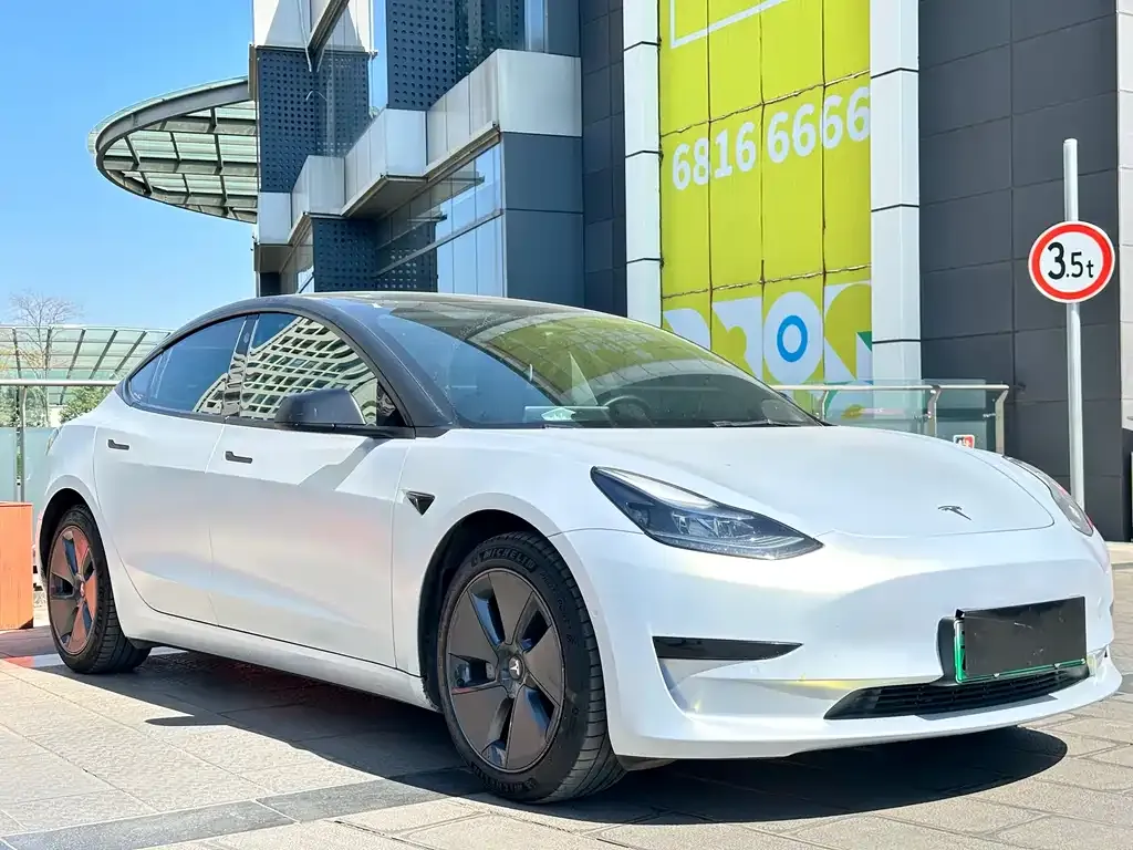 Tesla Model 3 — фото 9