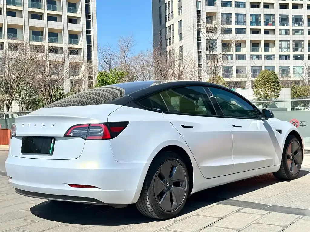 Tesla Model 3 — фото 8