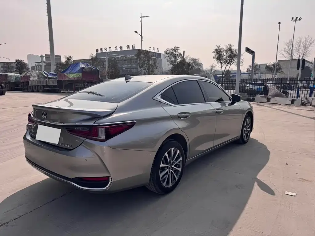 Lexus ES 2023 из CN, фото 2