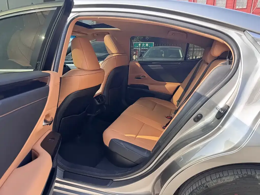 Lexus ES 2023 из CN, фото 8