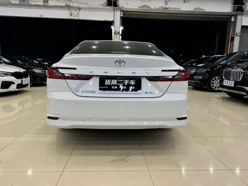 Toyota Camry — фото 4