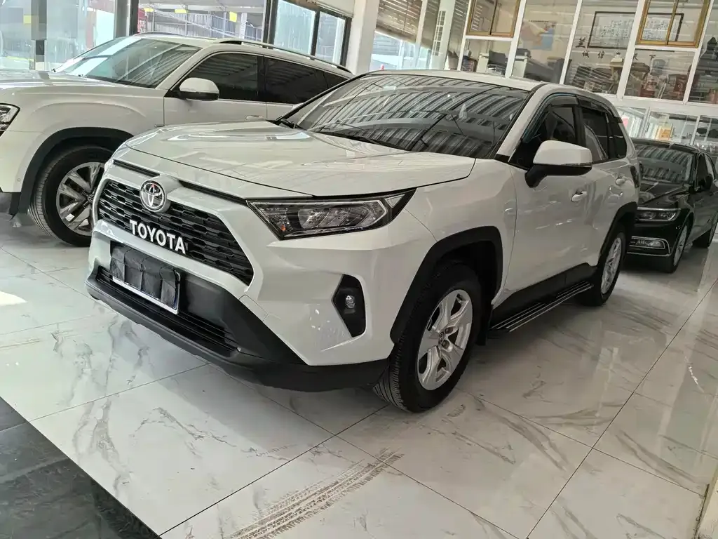 Toyota RAV4 2024 из CN, фото 1