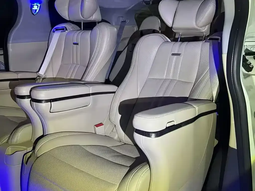 Toyota Sienna 2023 из CN, фото 3