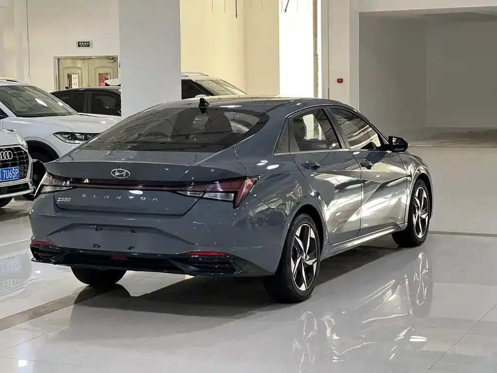 Hyundai Elantra — фото 7