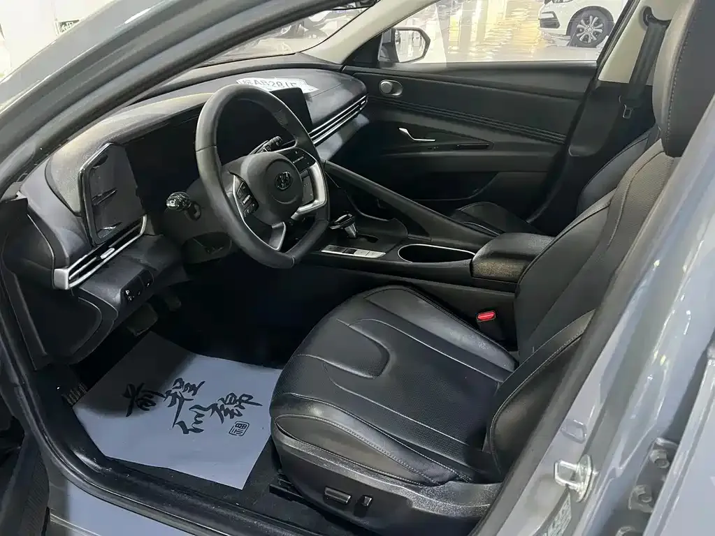 Hyundai Elantra — фото 10