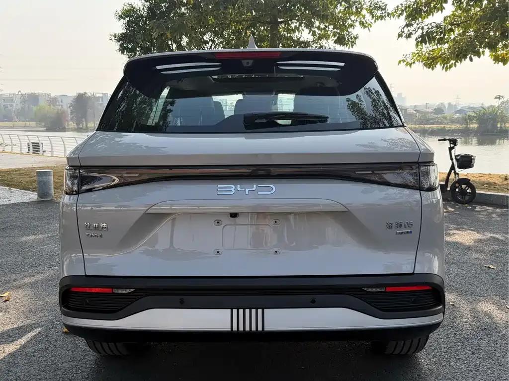 BYD Seal 05 DM-i — фото 7