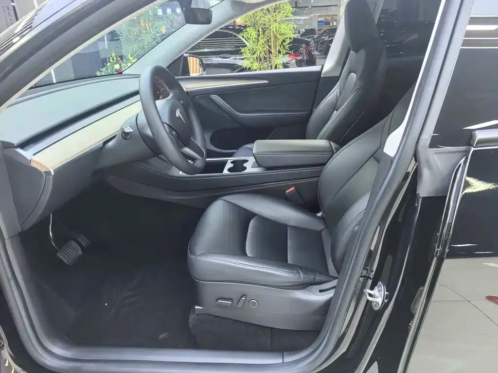 Tesla Model Y — фото 7