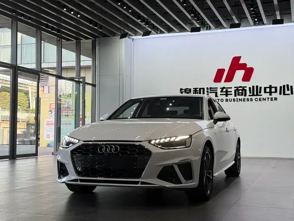 Audi A4L 2022 из CN, фото 1