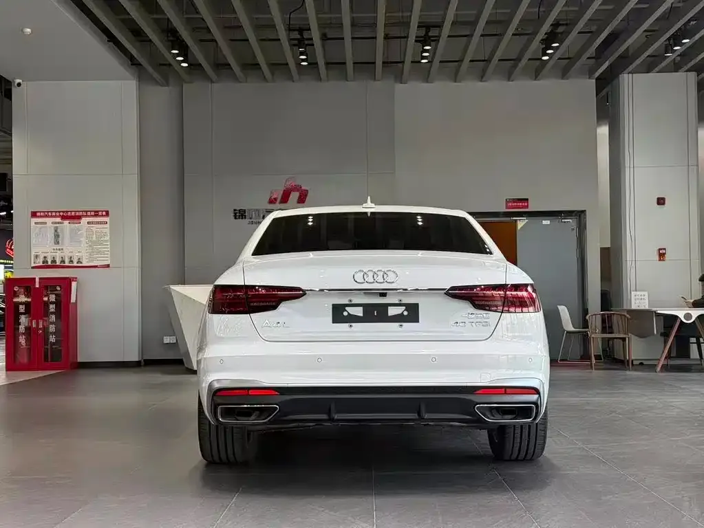 Audi A4L 2022 из CN, фото 4