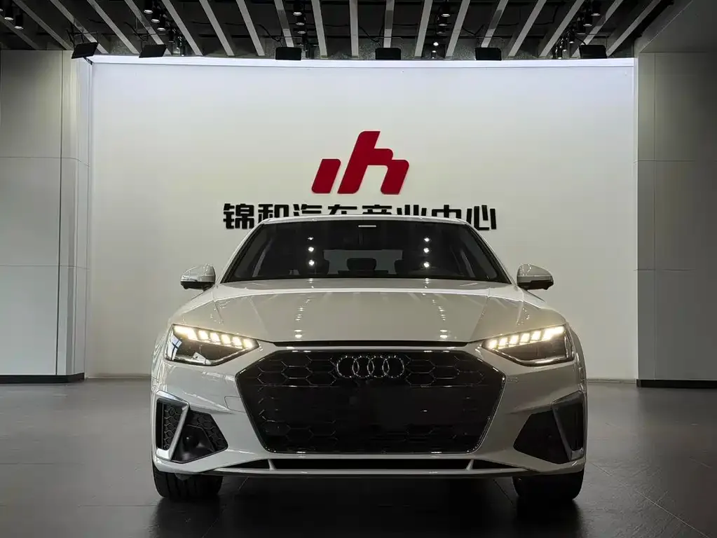 Audi A4L 2022 из CN, фото 3