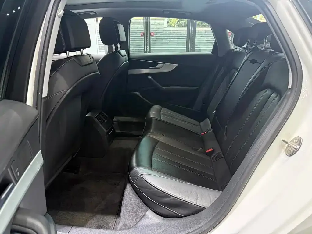 Audi A4L 2022 из CN, фото 7
