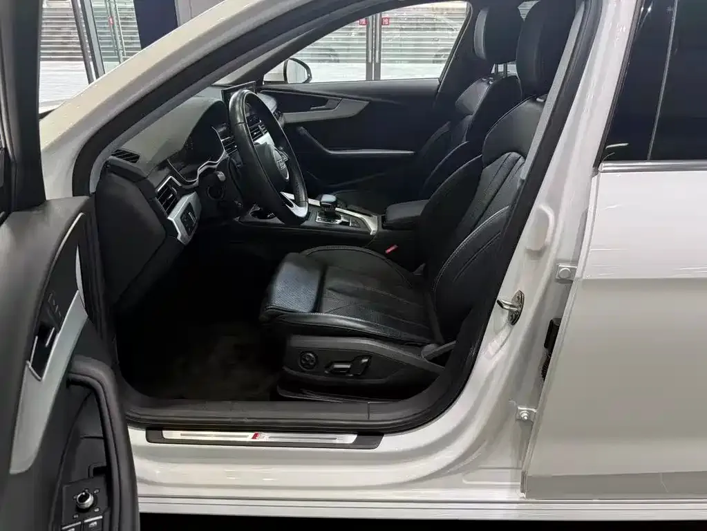 Audi A4L 2022 из CN, фото 2