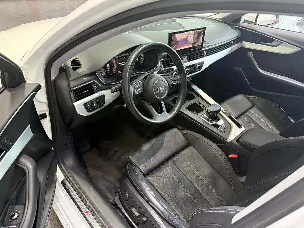 Audi A4L 2022 из CN, фото 5