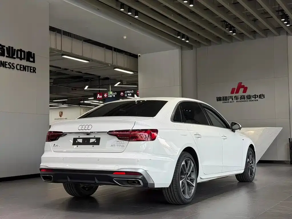 Audi A4L 2022 из CN, фото 6