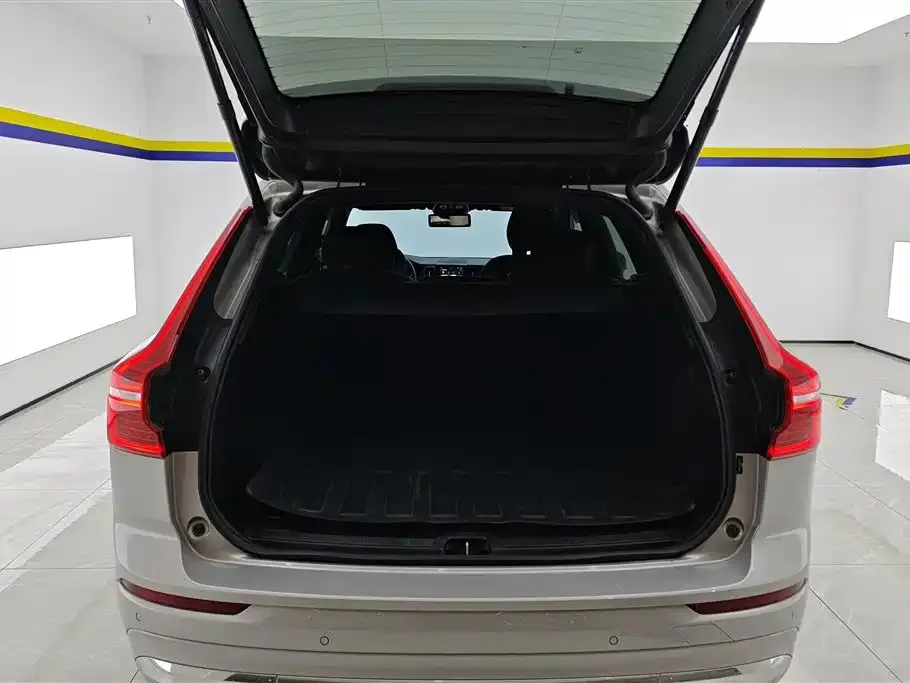 Volvo XC60 2024 из CN, фото 4