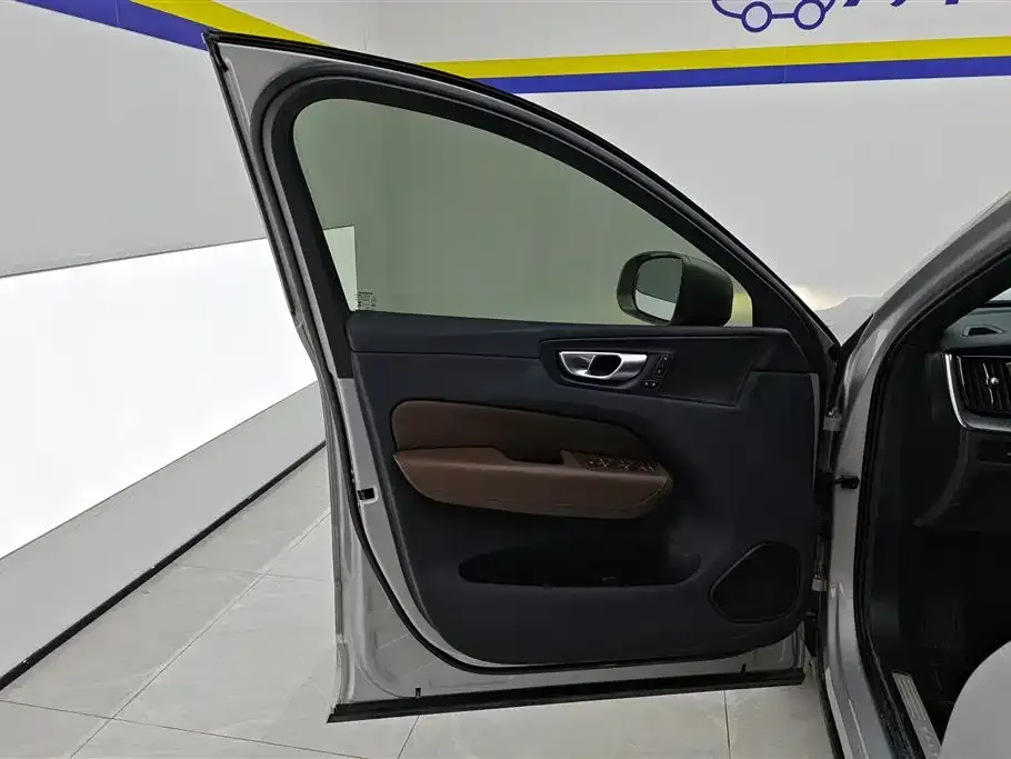 Volvo XC60 2024 из CN, фото 3