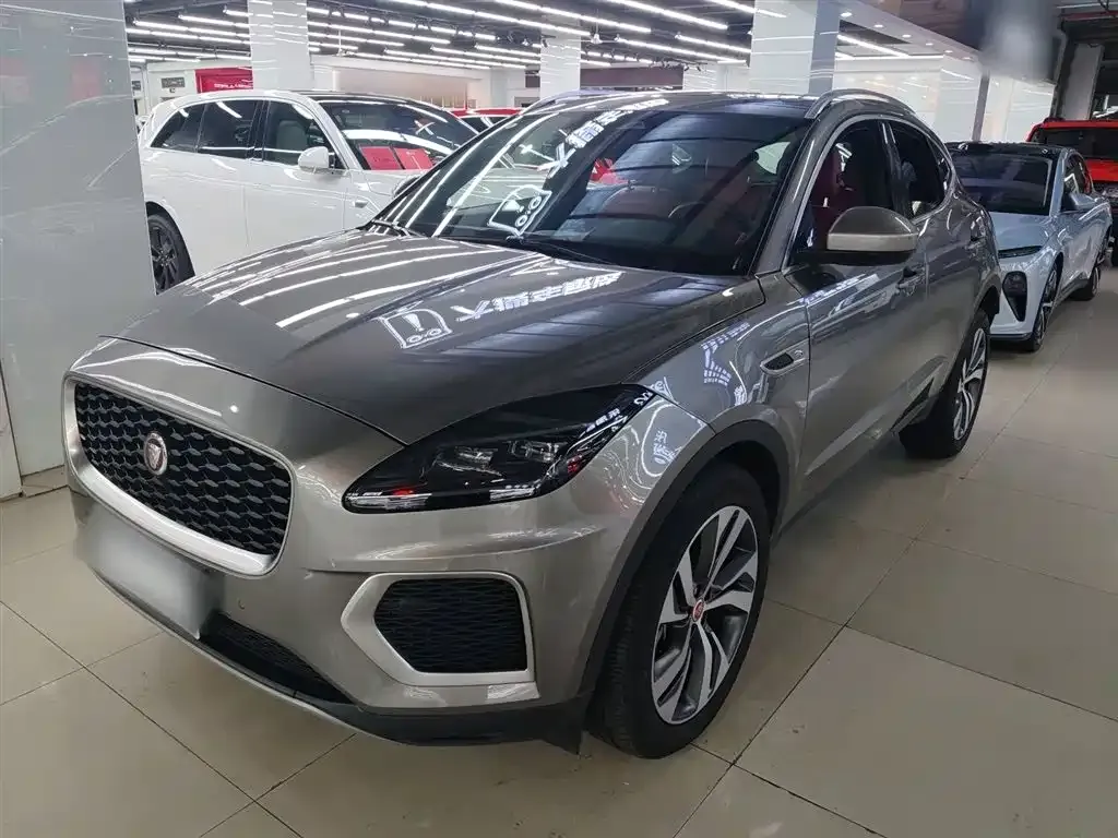 Jaguar E-PACE — фото 10