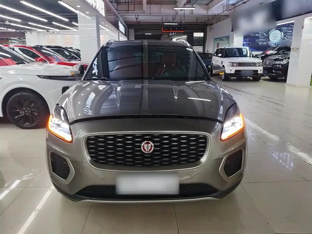 Jaguar E-PACE — фото 9