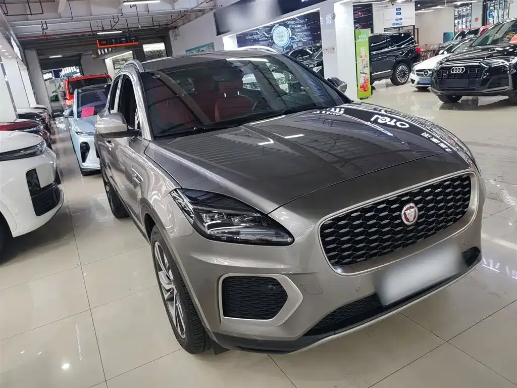 Jaguar E-PACE — фото 8