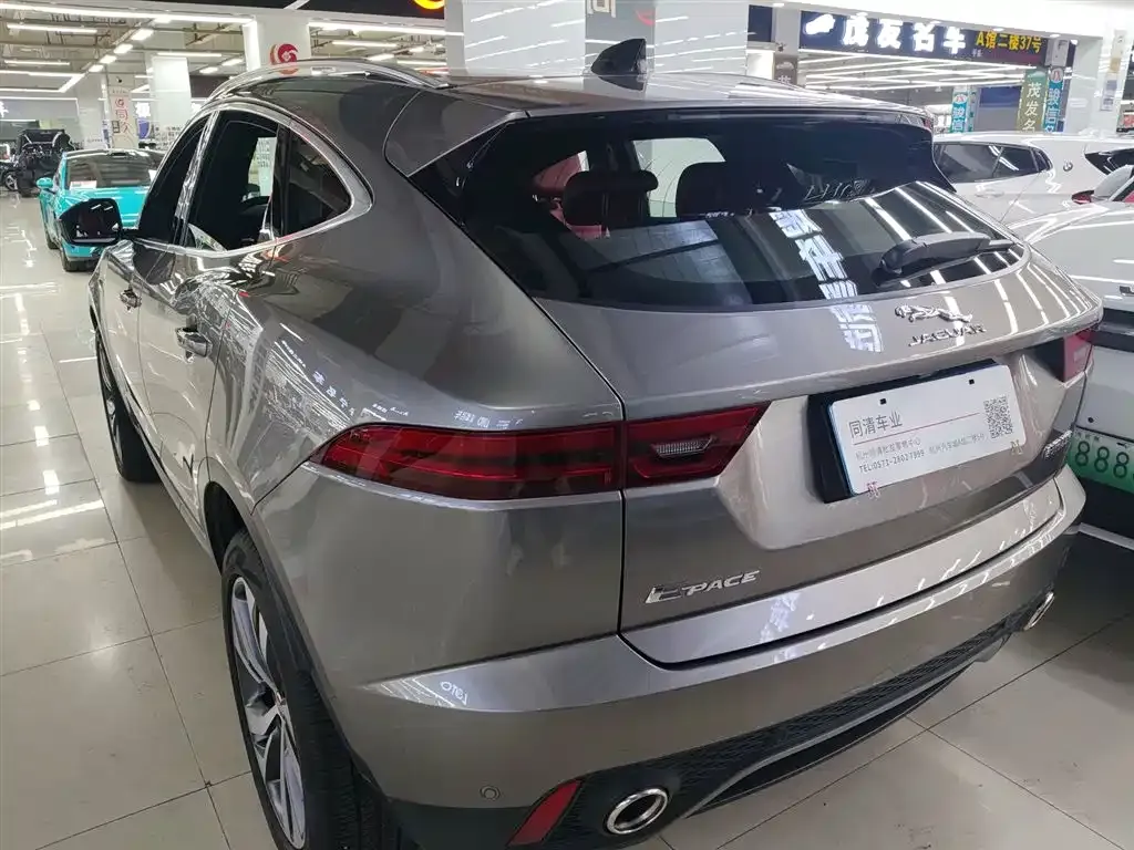 Jaguar E-PACE — фото 7