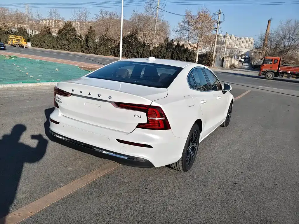 Volvo S60 — фото 10