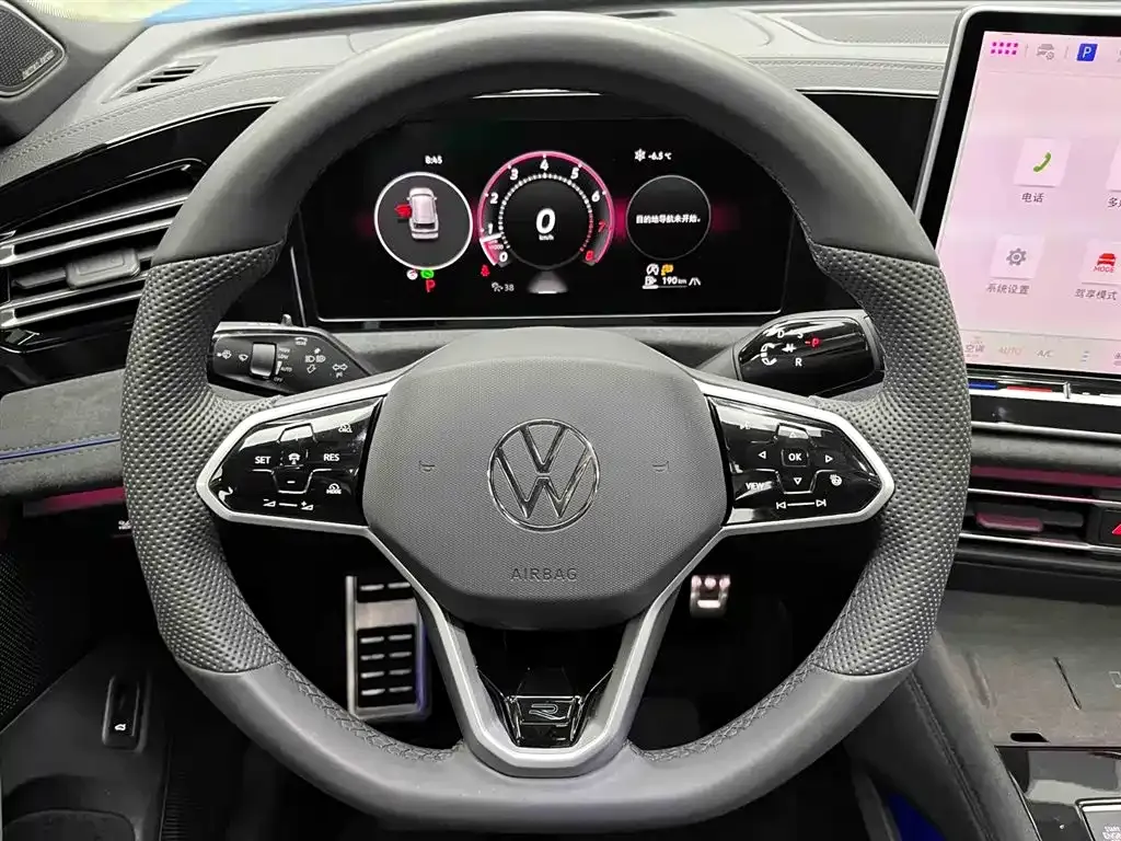 Volkswagen Tiguan L — фото 7