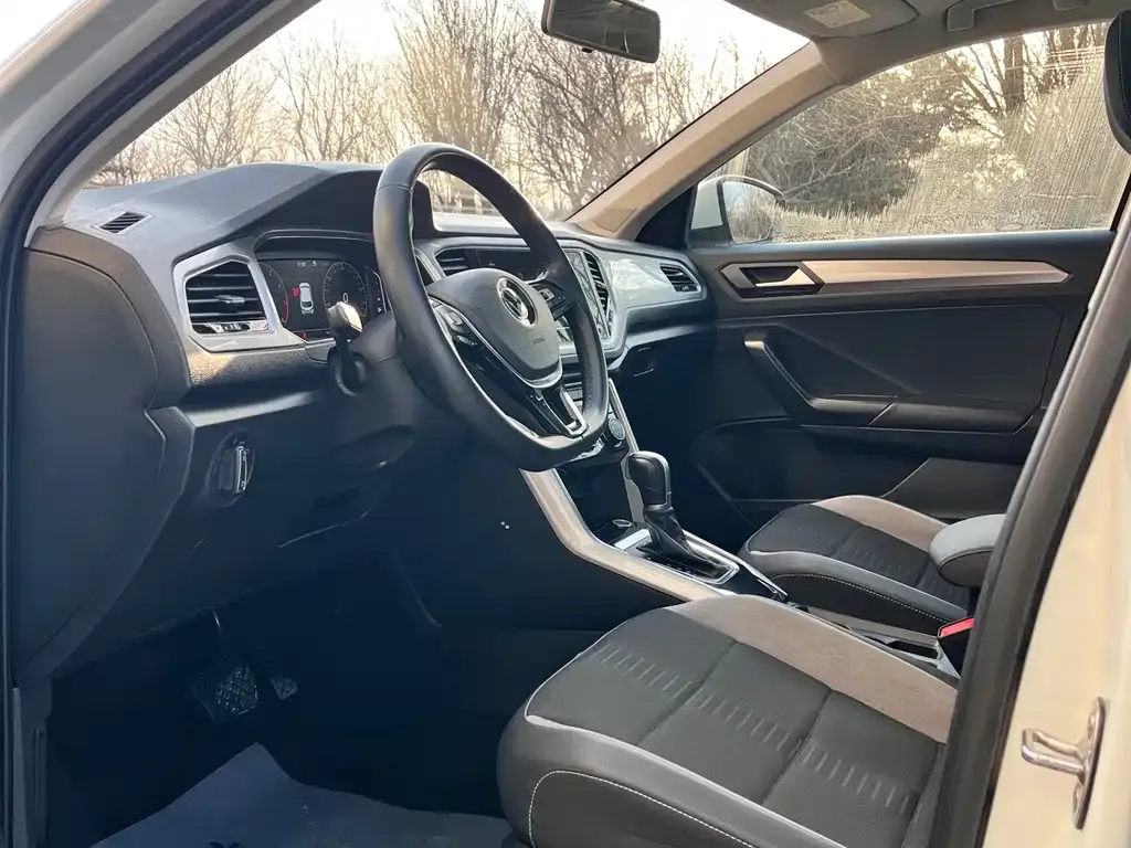 Volkswagen T-Roc 2022 из CN, фото 2