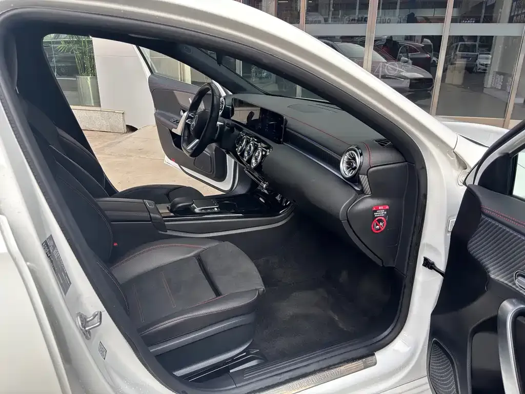 Mercedes-Benz A-Class 2024 из CN, фото 8
