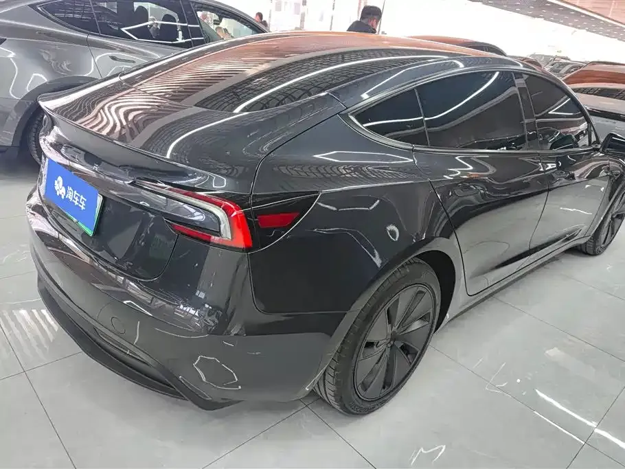 Tesla Model 3 — фото 4