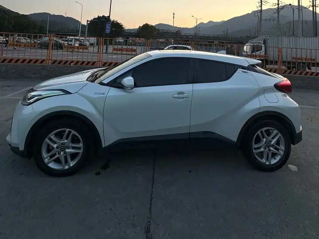 Toyota C-HR 2021 из CN, фото 2